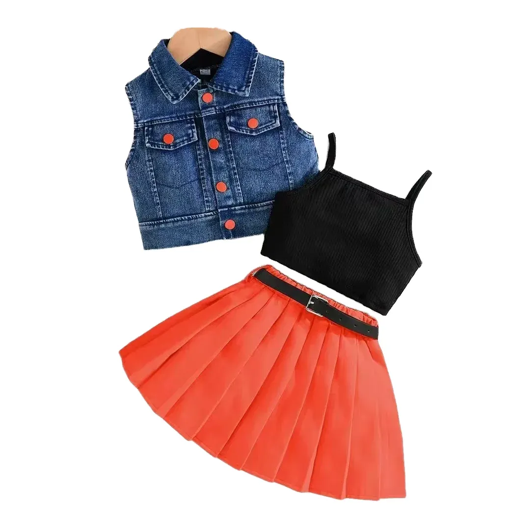 Ensemble fille tendance – Veste en jean, top noir et jupe plissée verte