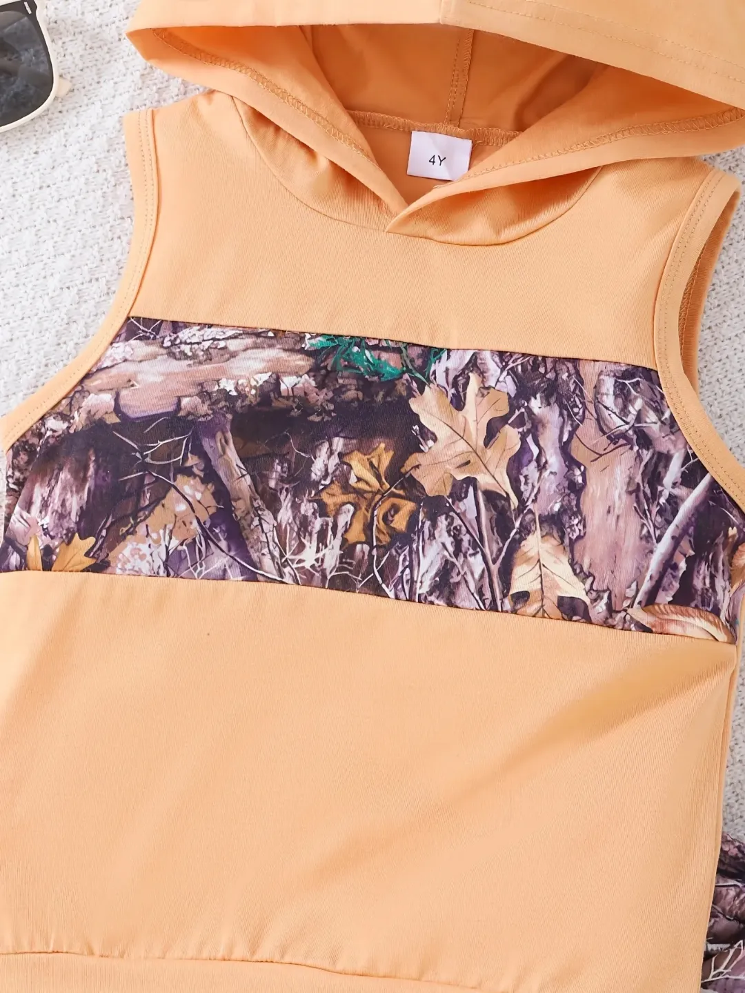 Ensemble d’été garçon sans manches camouflage avec capuche + short assorti