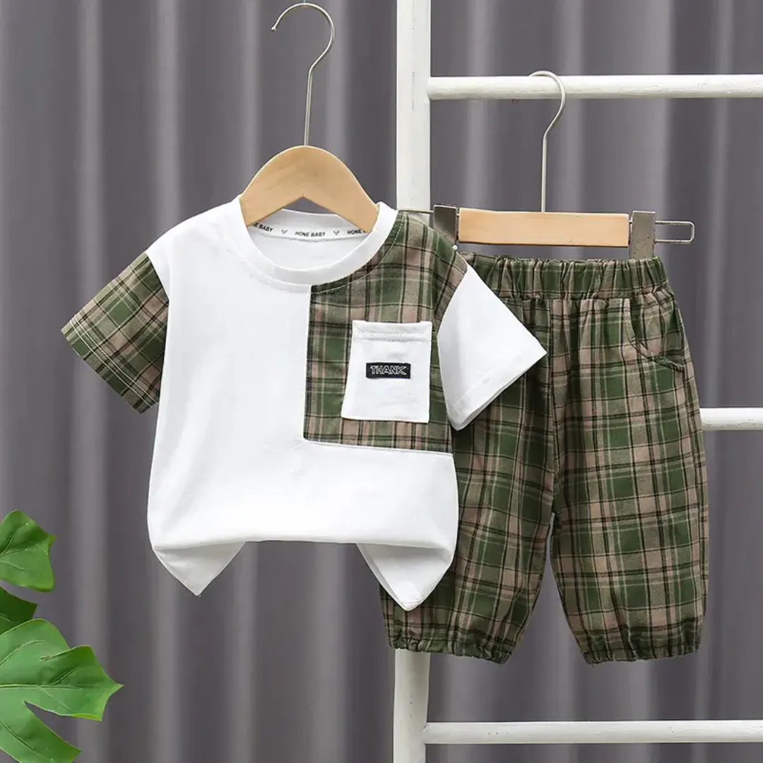 Ensemble garçon à carreaux – T-shirt blanc + short assorti