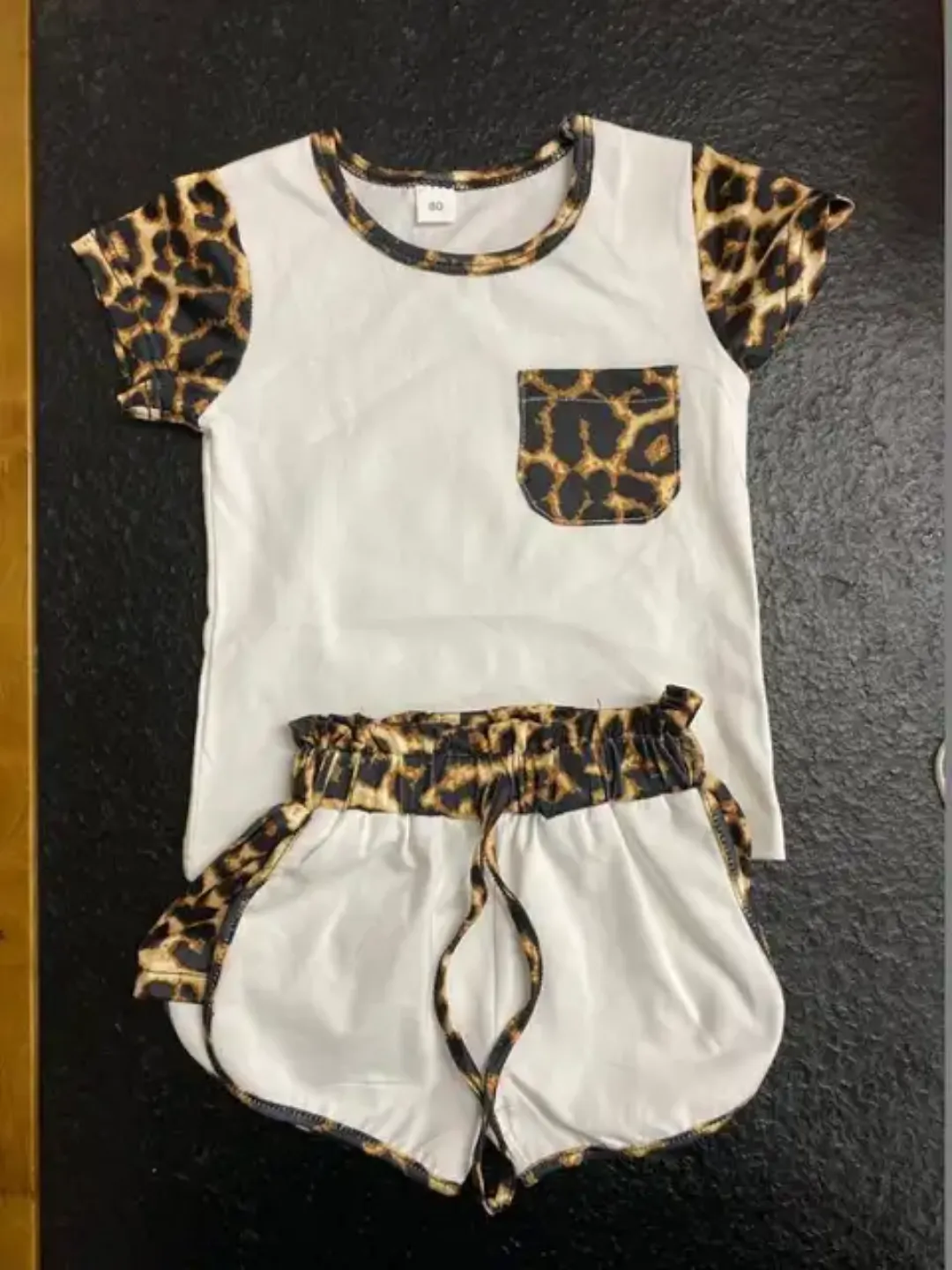 Ensemble 2 pièces pour filles : T-shirt manches longues et short léopard