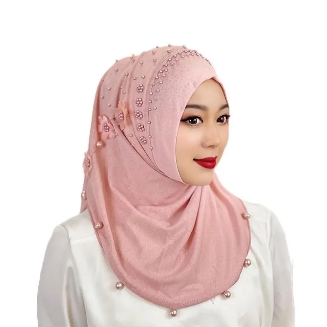 Hijab Uni Élégant à Longue Queue Avec Embellissements En Perles Et Strass