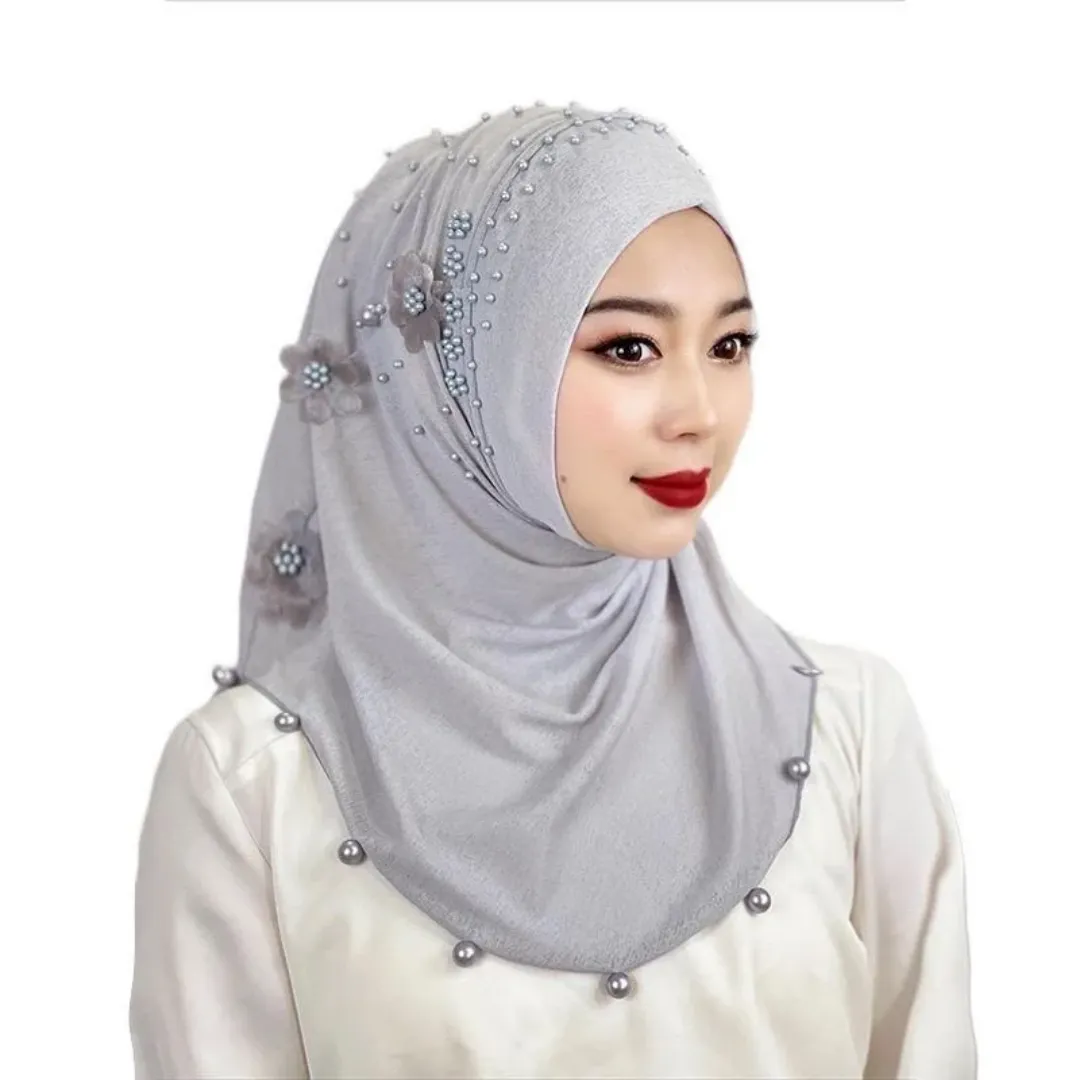 Hijab Uni Élégant à Longue Queue Avec Embellissements En Perles Et Strass