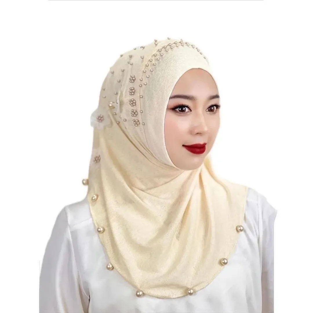 Hijab Uni Élégant à Longue Queue Avec Embellissements En Perles Et Strass