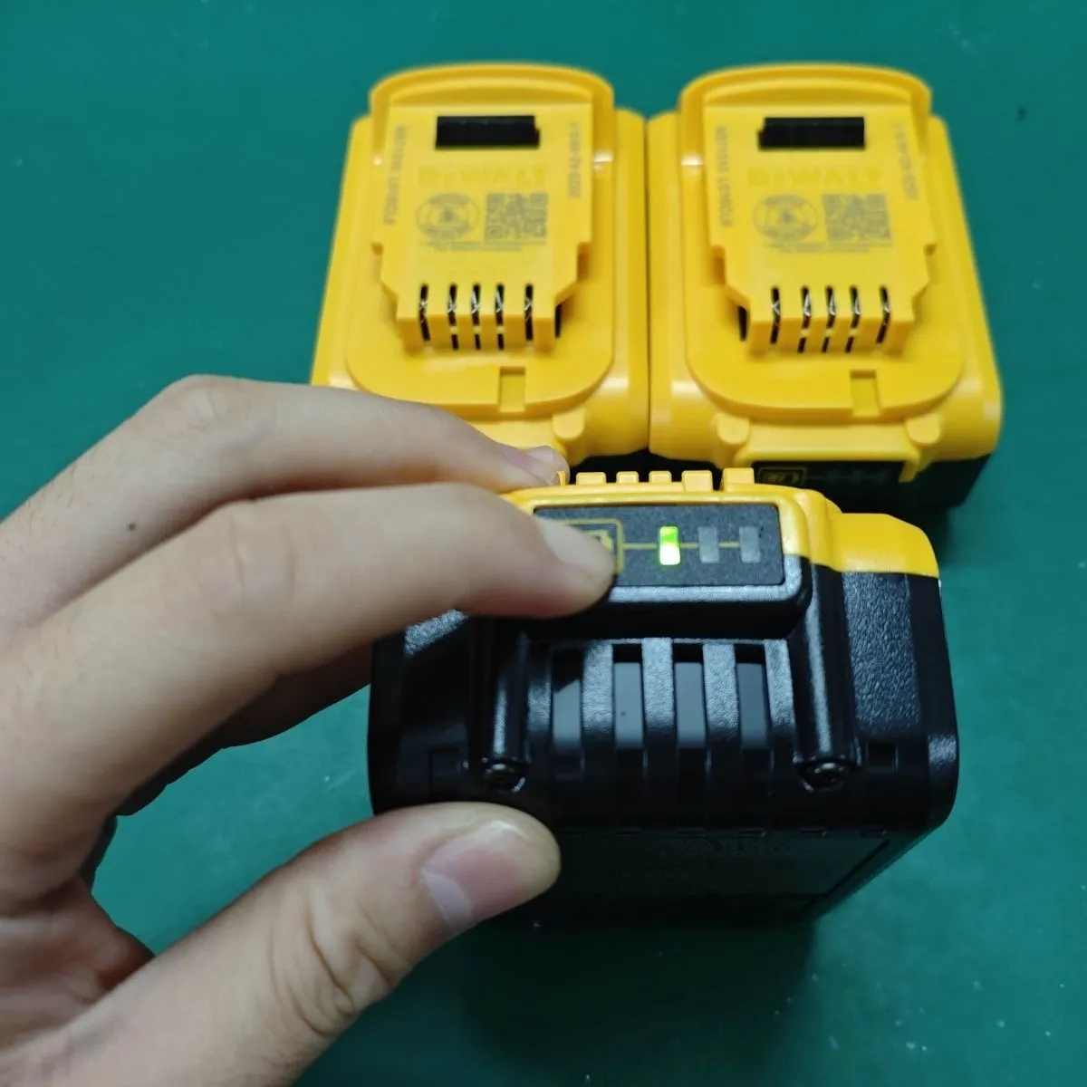 Batterie Lithium 20V 5Ah + Chargeur – Compatible outils électriques 12.8V / 20V