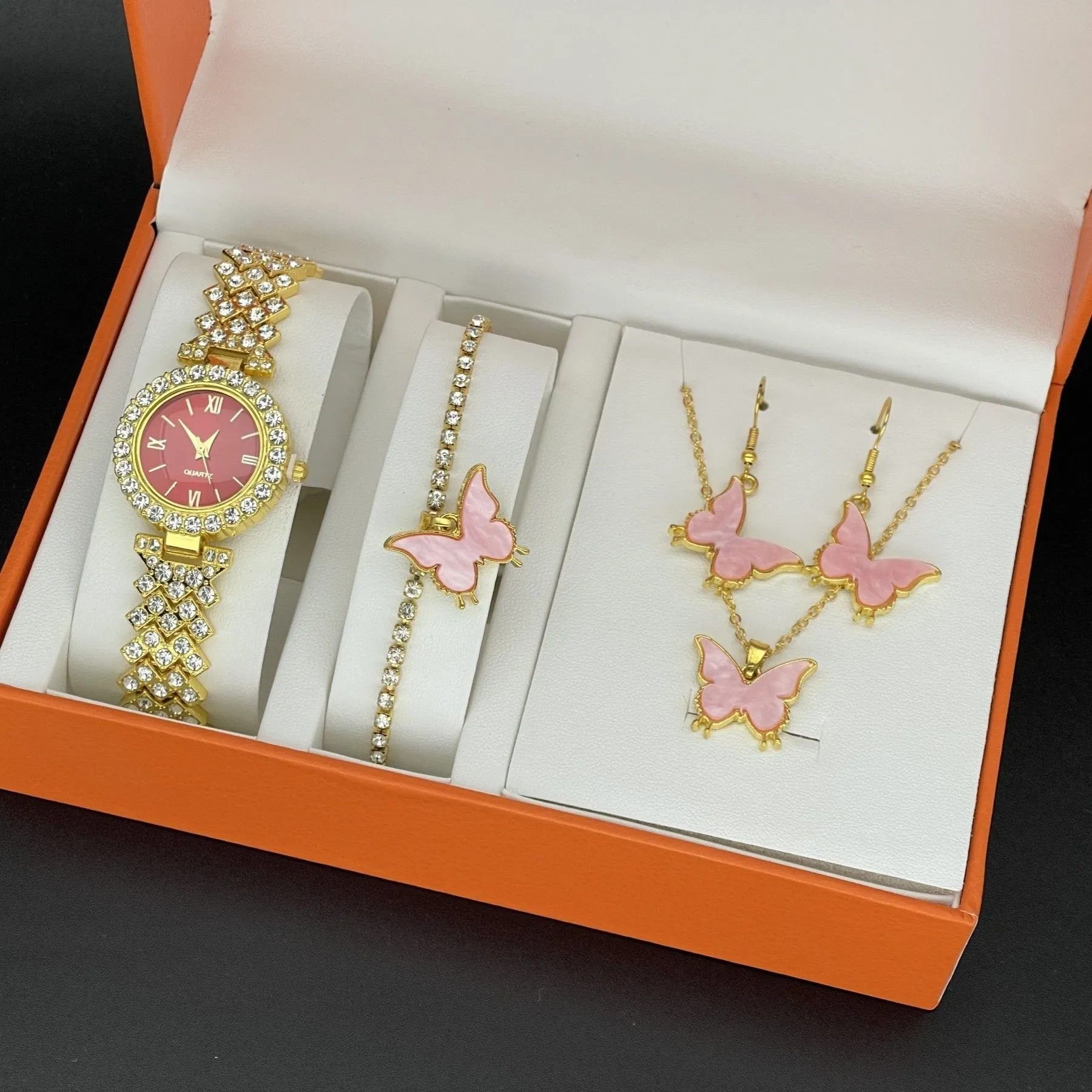 Coffret montre femme dorée avec bijoux cœur assortis 5 pièces