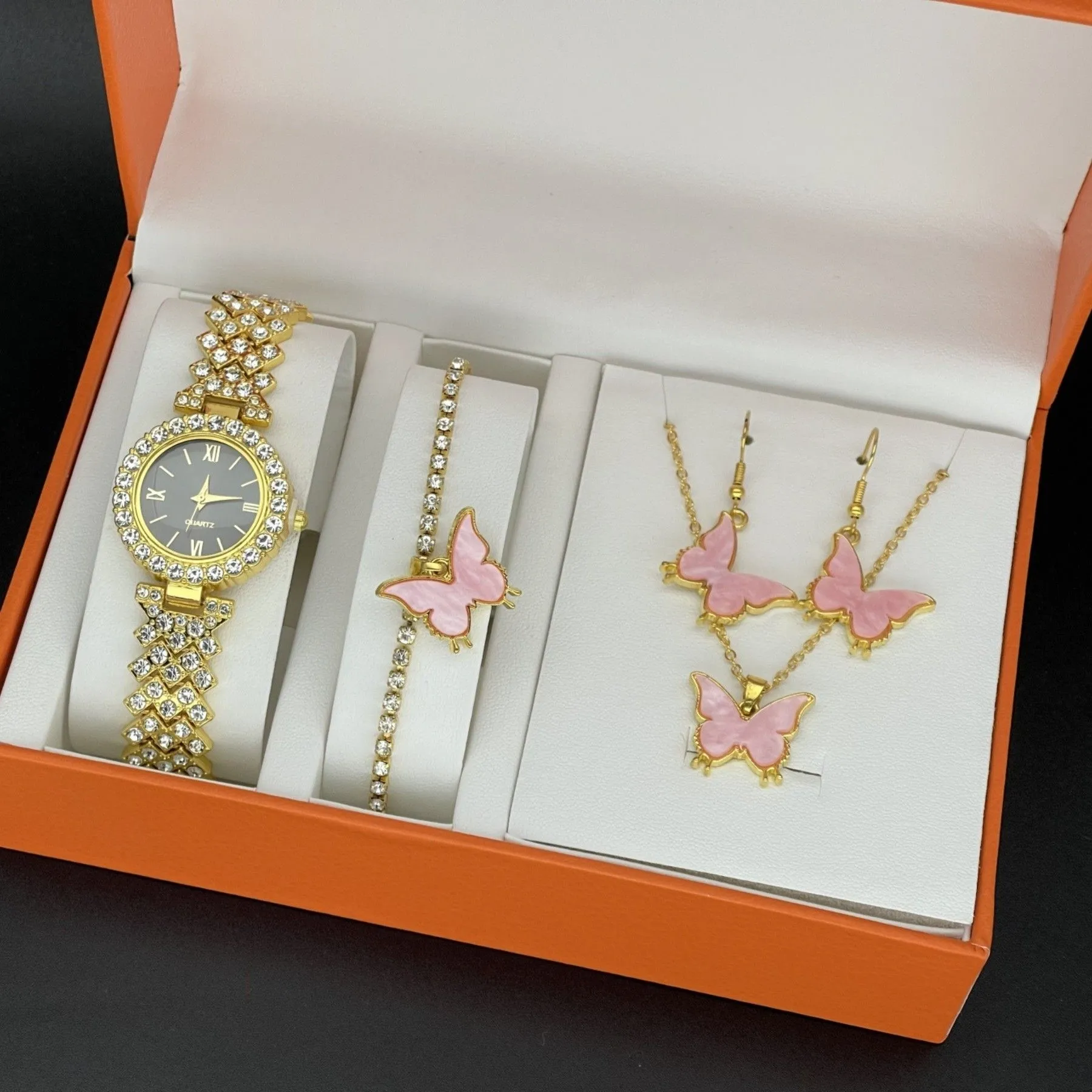 Coffret montre femme dorée avec bijoux cœur assortis 5 pièces