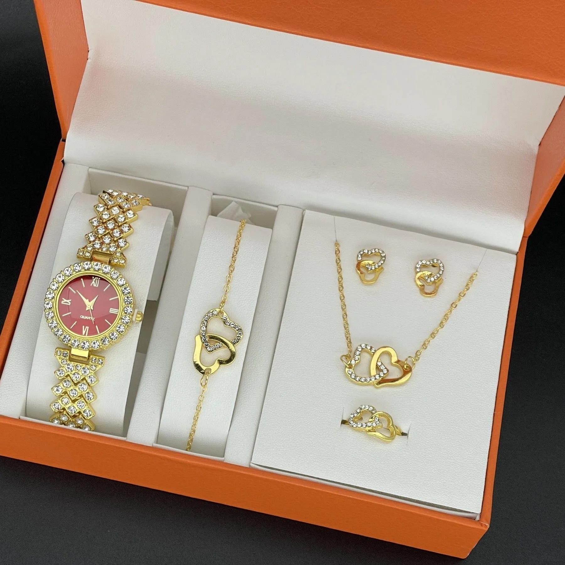 Coffret montre femme dorée avec bijoux cœur assortis 5 pièces